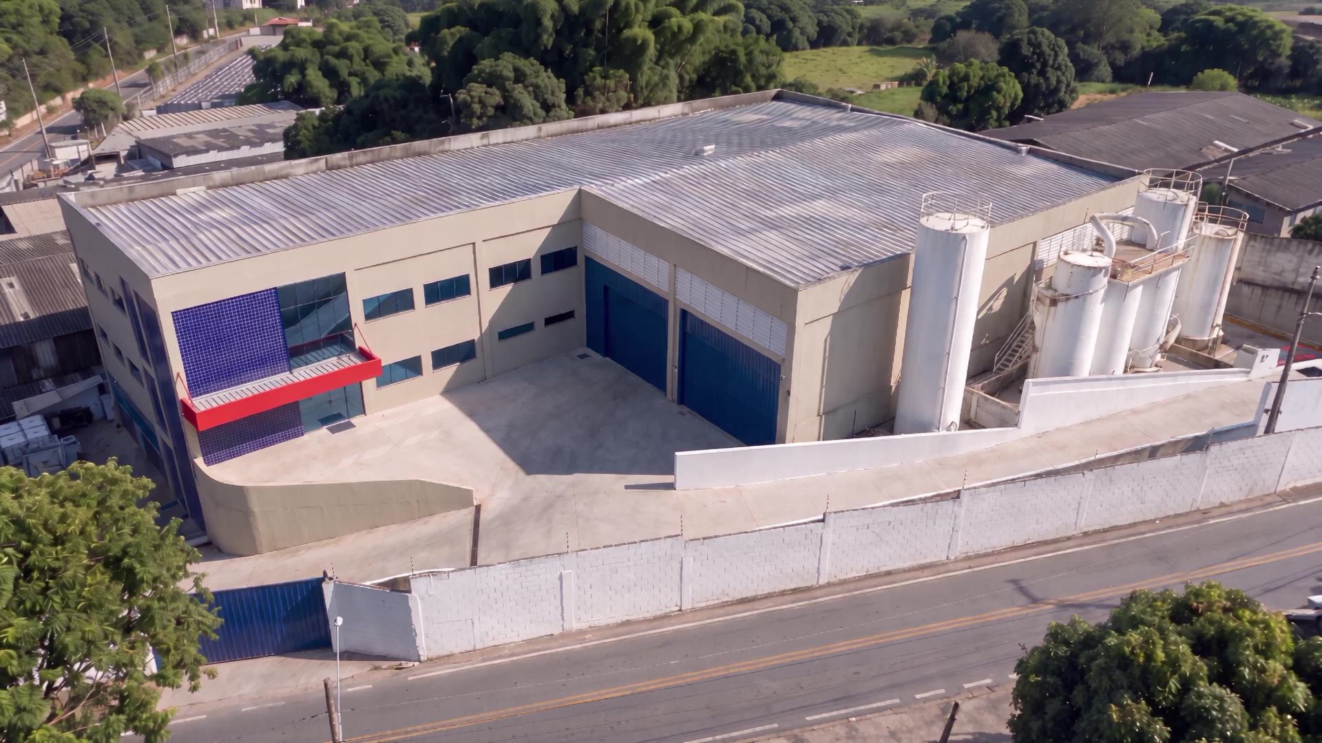 Render aéreo da planta da Maxioil em São Bernardo do Campo: galpão de produção, parque de tanques e pátio de manobra.